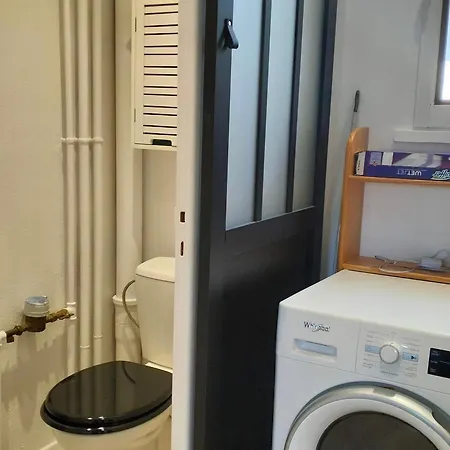3 Pieces: Balcon, Parking Prive, Proche Village - Fr-1-761-42 Apartment