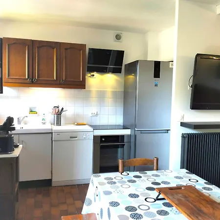 Apartment 3 Pieces: Balcon, Parking Prive, Proche Village - Fr-1-761-42 *