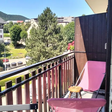 3 Pieces: Balcon, Parking Prive, Proche Village - Fr-1-761-42 Apartment